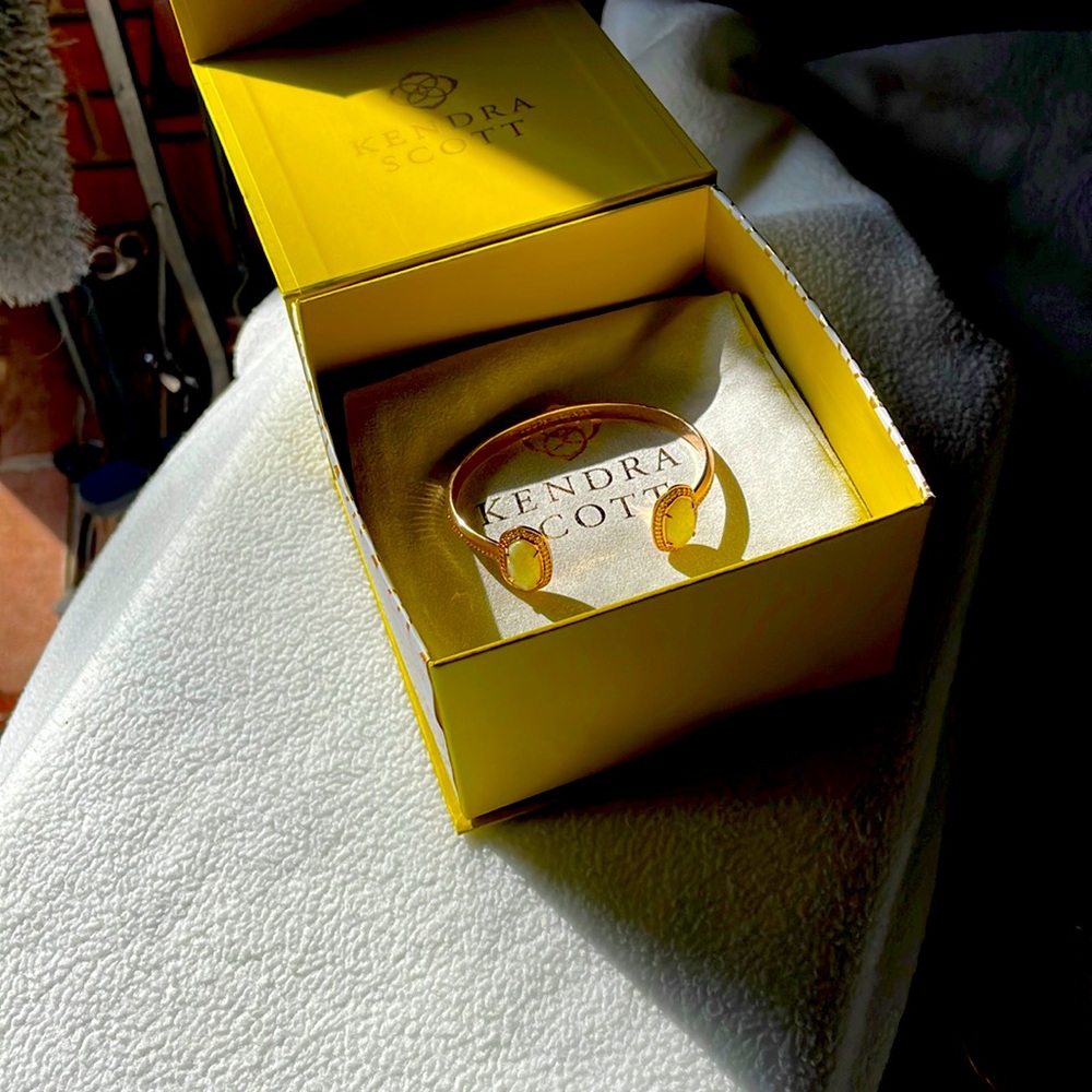 Kendra Scott bracelet